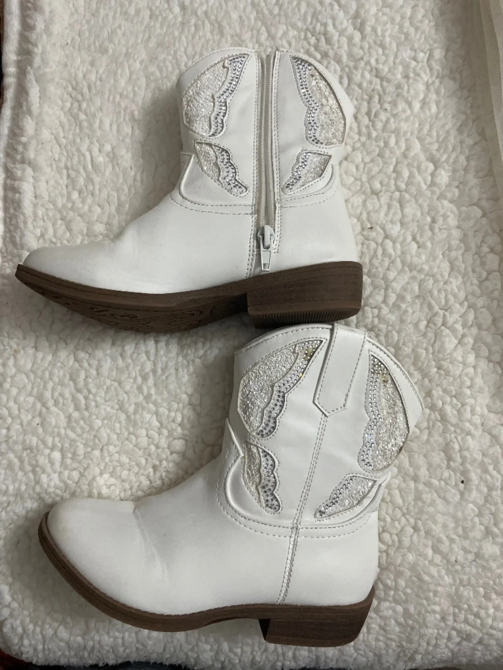 Girl’s size 2 cowgirl boots